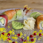 Първо предястиеТен урамаки - с темпура скариди, авокадо, краставица, майонеза, бял сусам, кайен Тогараши