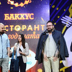 Екипът на Manzo (София) приема наградата си в категория "Дебют".