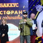 Екипът на Мулти Култи (Пловдив) приема наградата си в категория "Нова вълна: Брънч-ресторант".